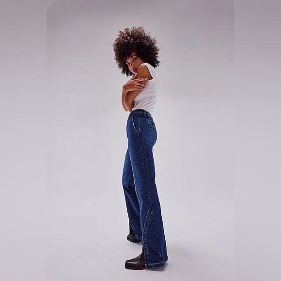 We the Free - Free People - CRVY Mona Flare Jeans - Picture 4 of 16